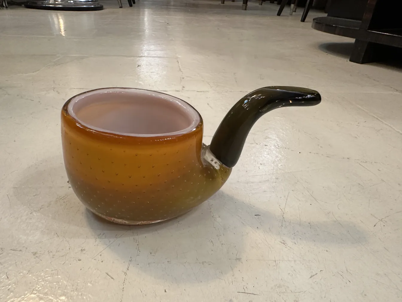 取っ手の形をした古いムラノガラスの装飾品