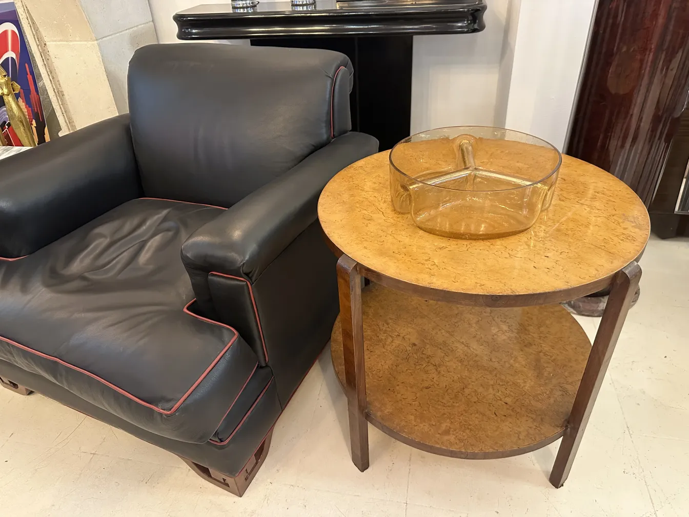 装飾的な形のアンティークムラーノガラスで、詳細があります