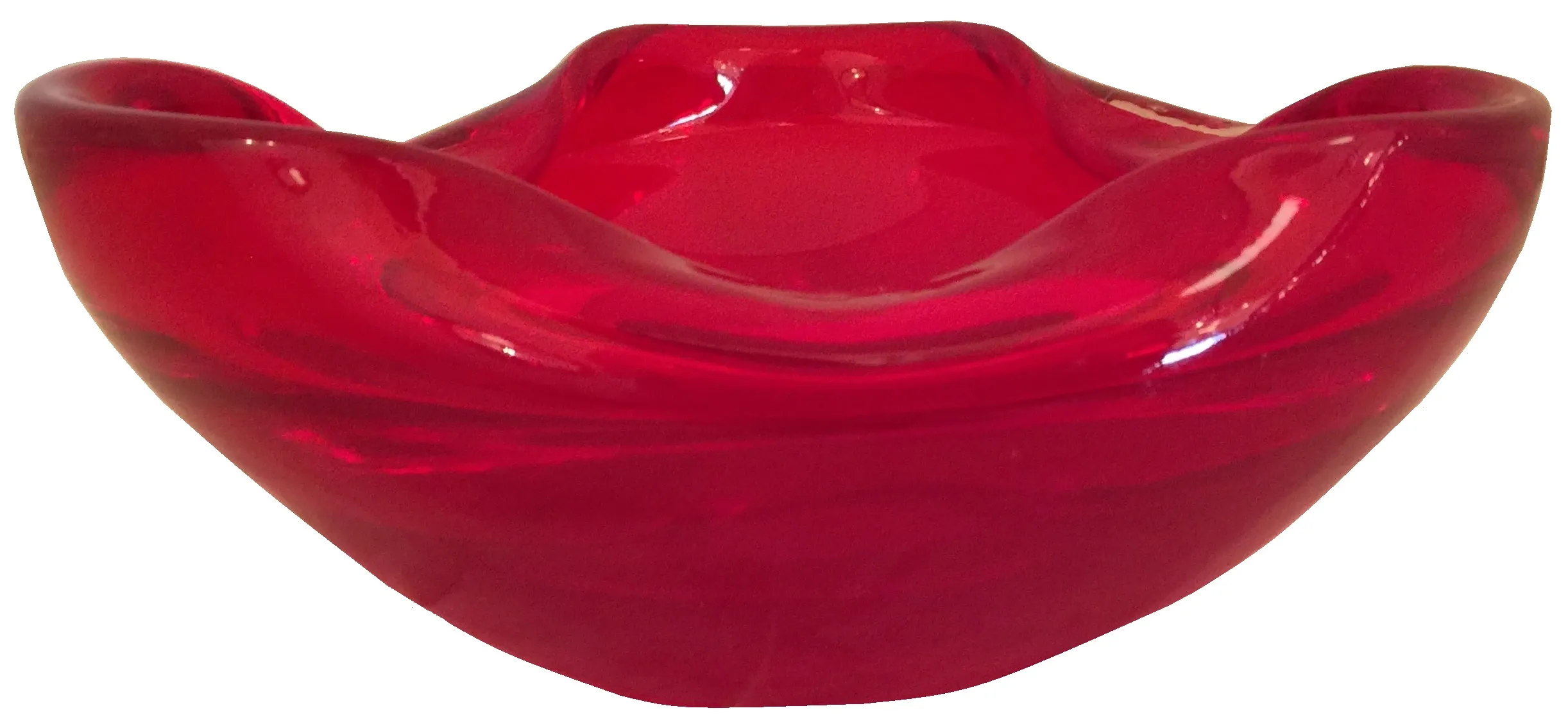 schönes rotes murano-glas mit sanfter form