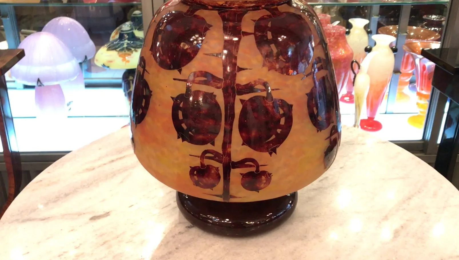 vetro firmato di le verre con decorazioni e stile antico