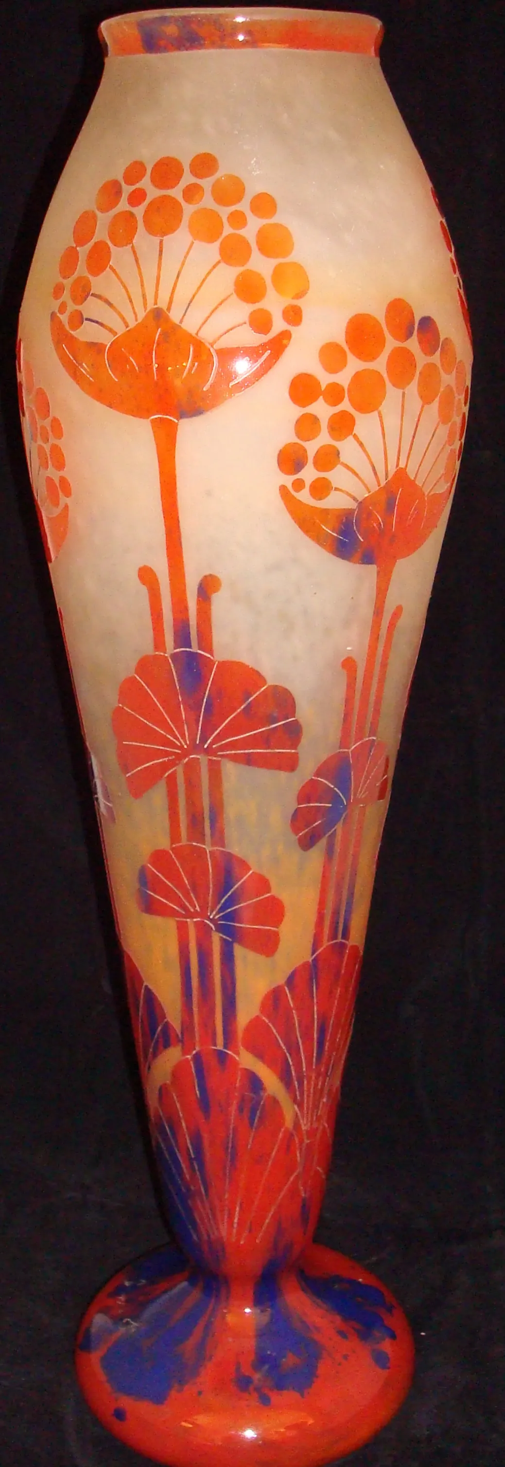 decorato con fiori in arancione e blu, pezzo antico