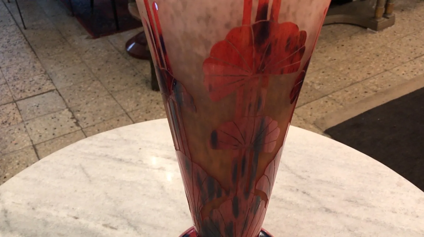 古老的Le Verre签名玻璃花瓶，带有装饰