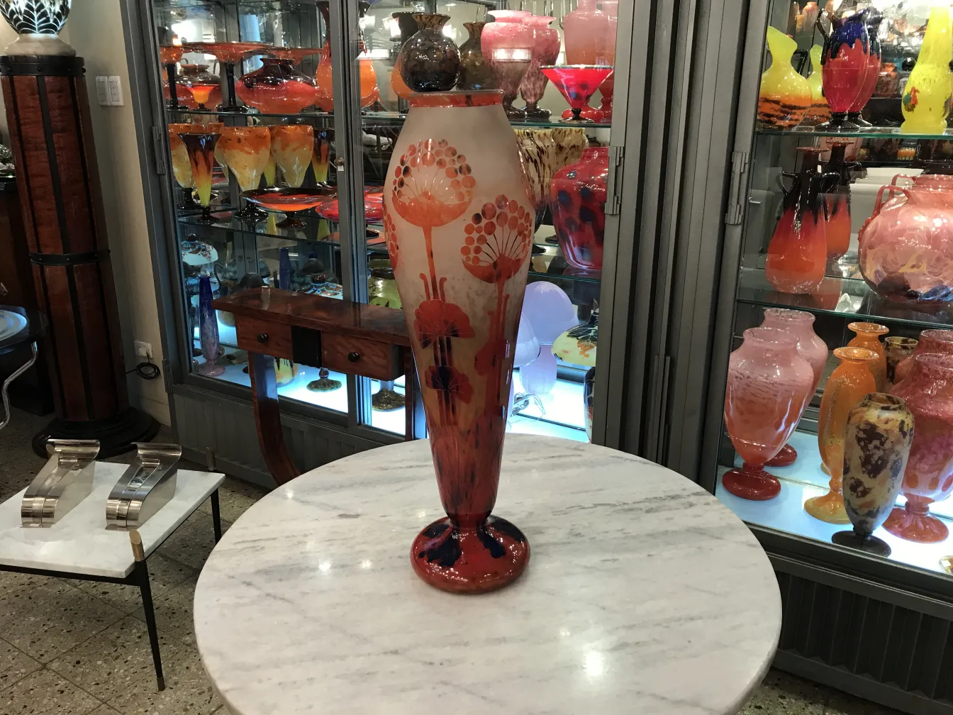 Vaso antico in vetro firmato Le Verre con design floreale