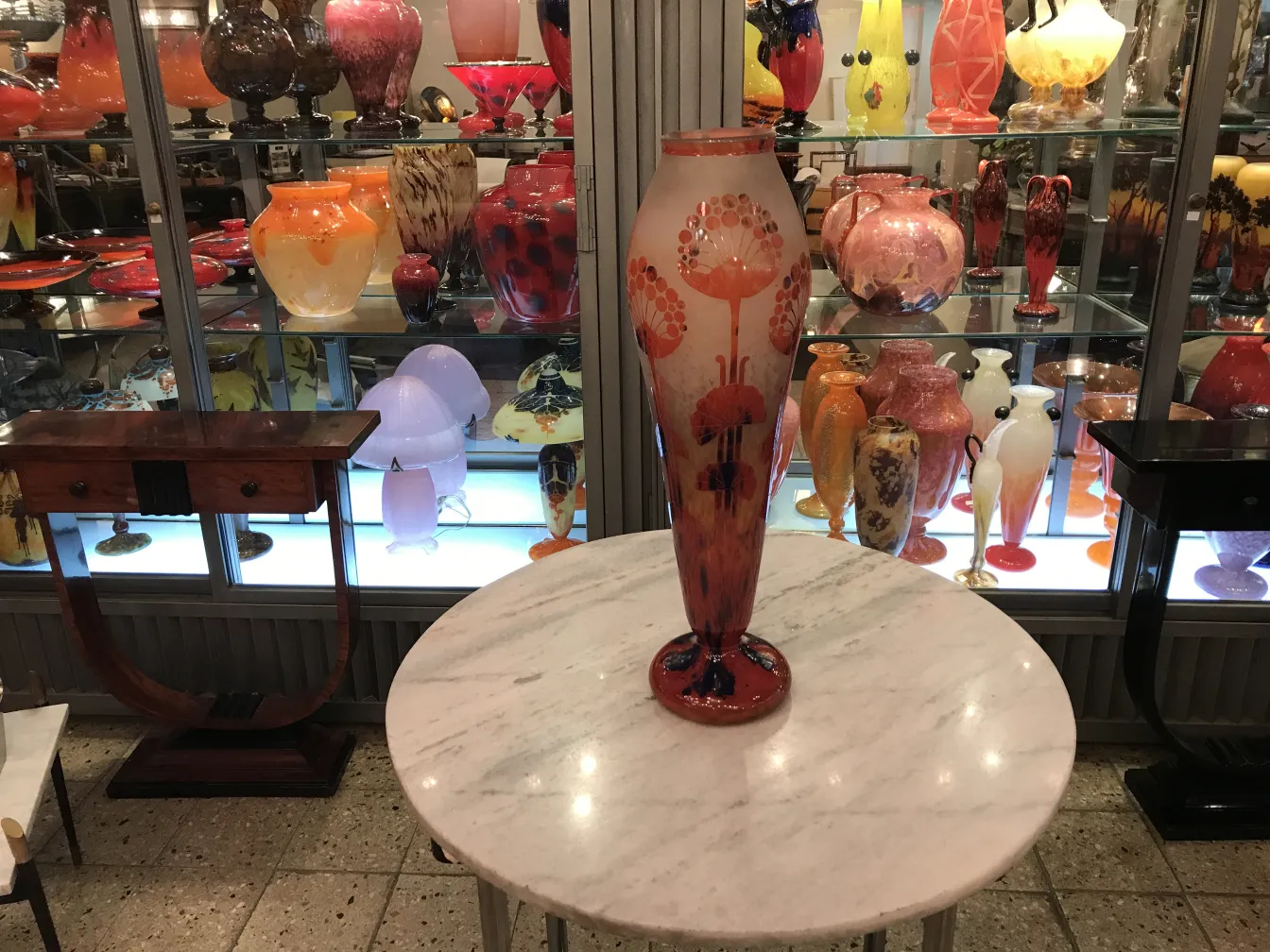 vidro assinado le verre decorativo com flores vermelhas e laranjas