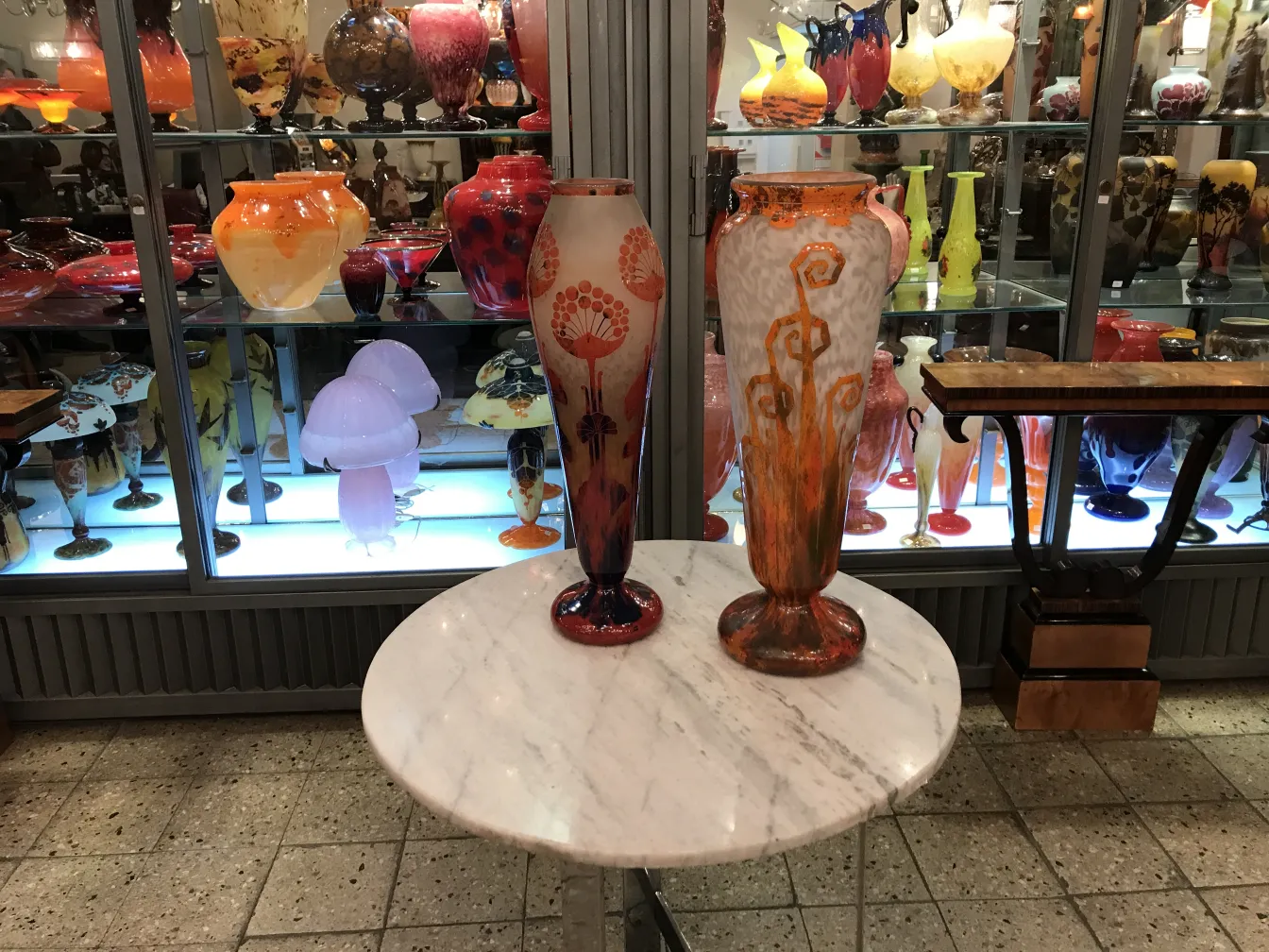 Antike dekorative Glasvasen mit einzigartigem Design