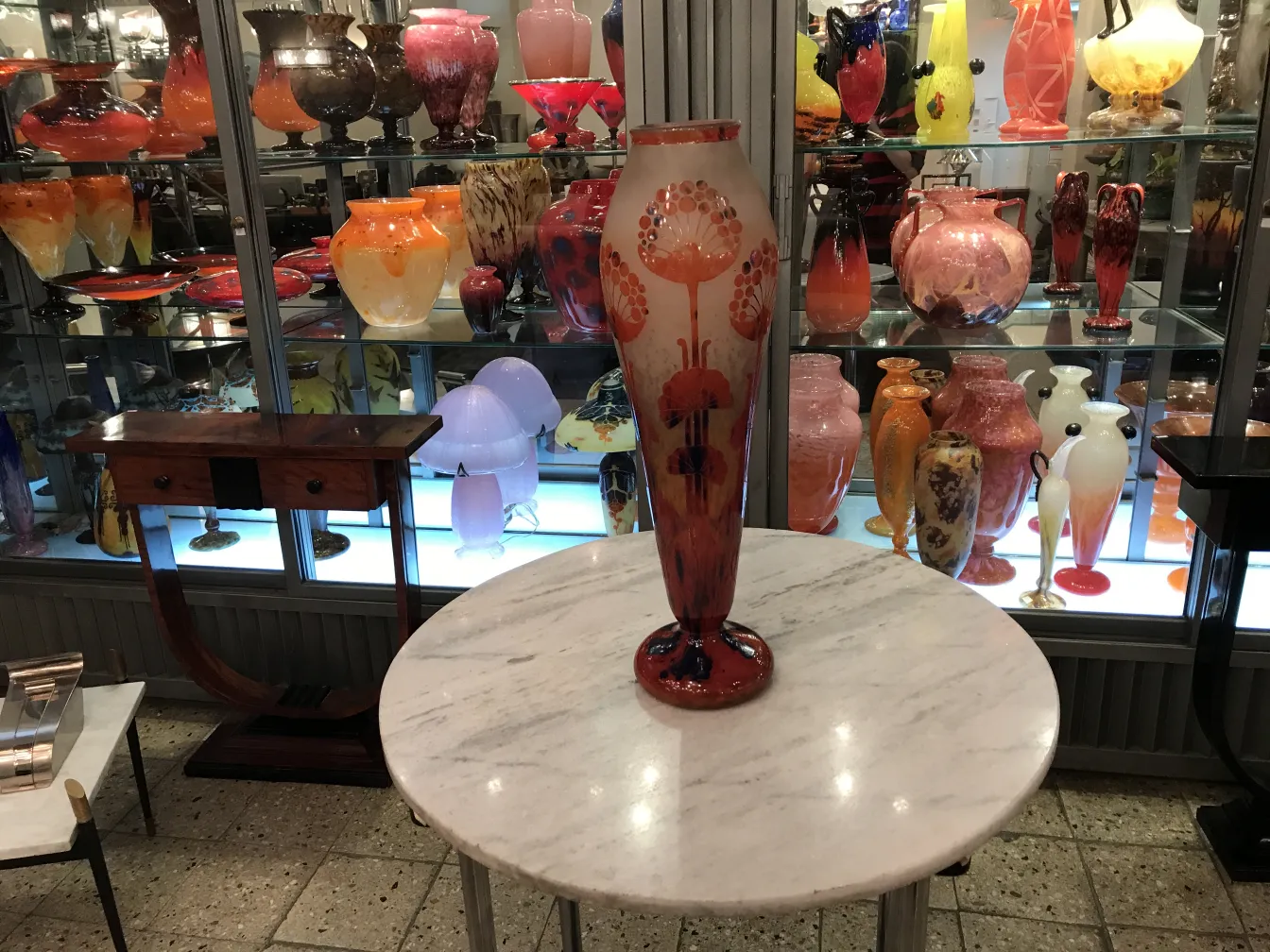 古代サイン入りグラスの花柄（Le Verre）、カラフル