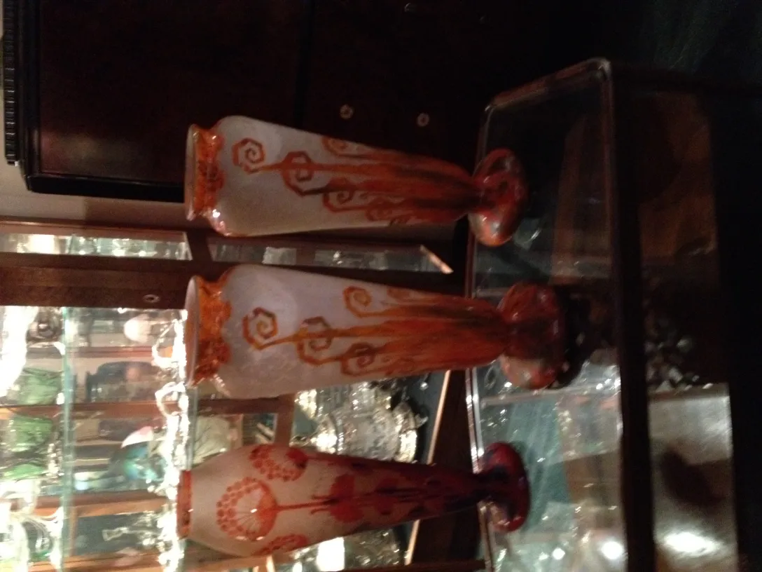 三个古董签名玻璃花瓶 Le Verre，带有艺术性的橙色细节