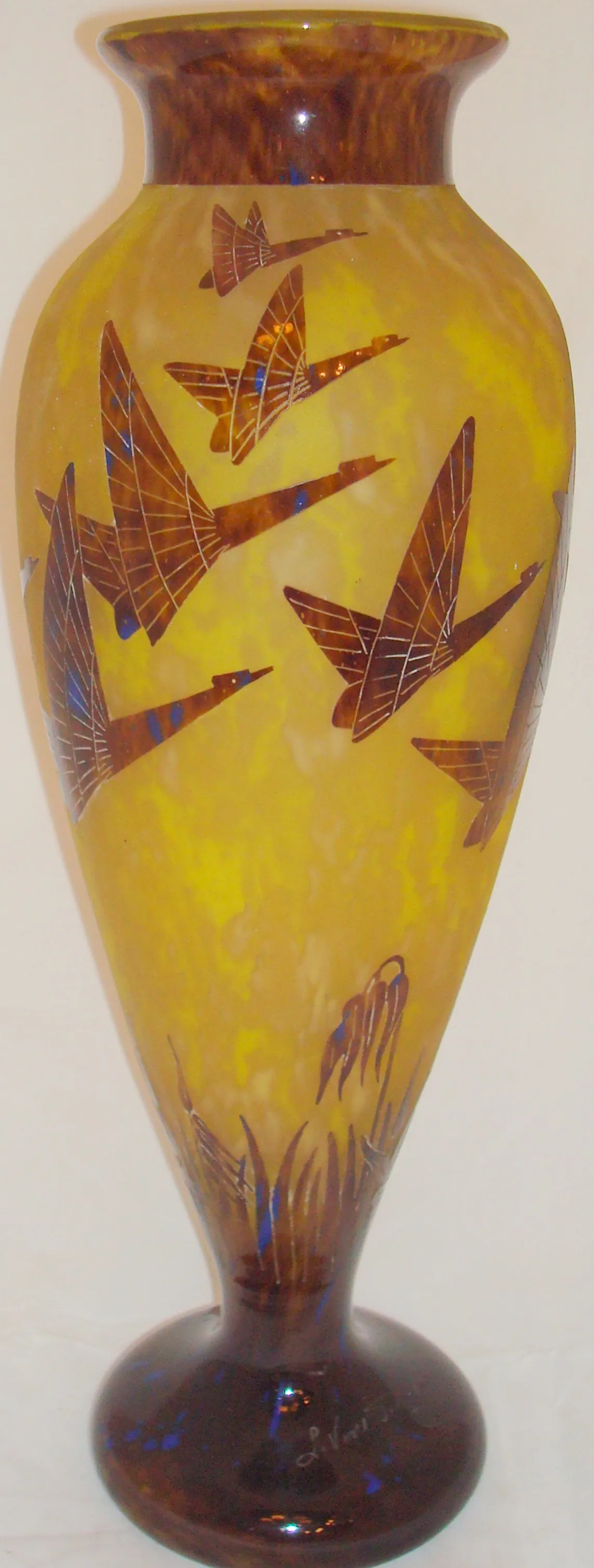 Vaso in vetro antico con design di anatre in volo