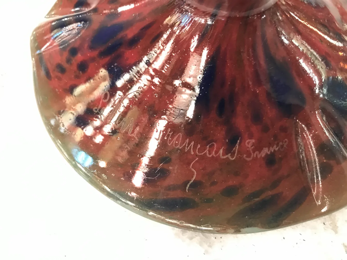 Vidrio firmado Le Verre con colores vibrantes y diseño atractivo