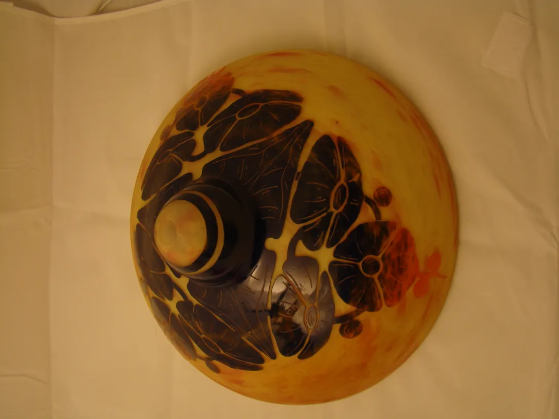 Signed Glass Le Verre with floral design and yellowish tone