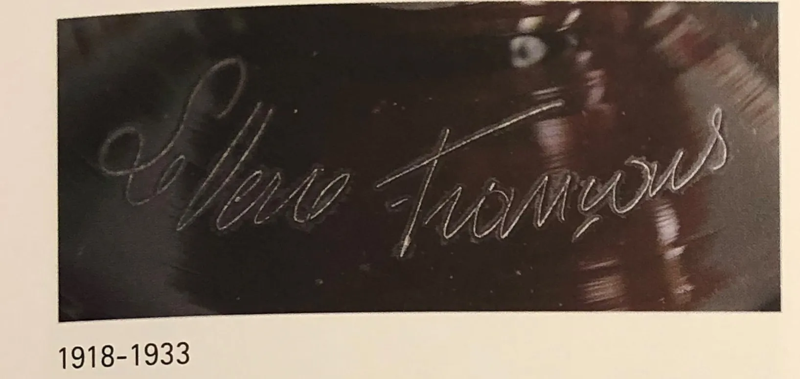 Signed glass Le Verre French with clear and elegant inscription.