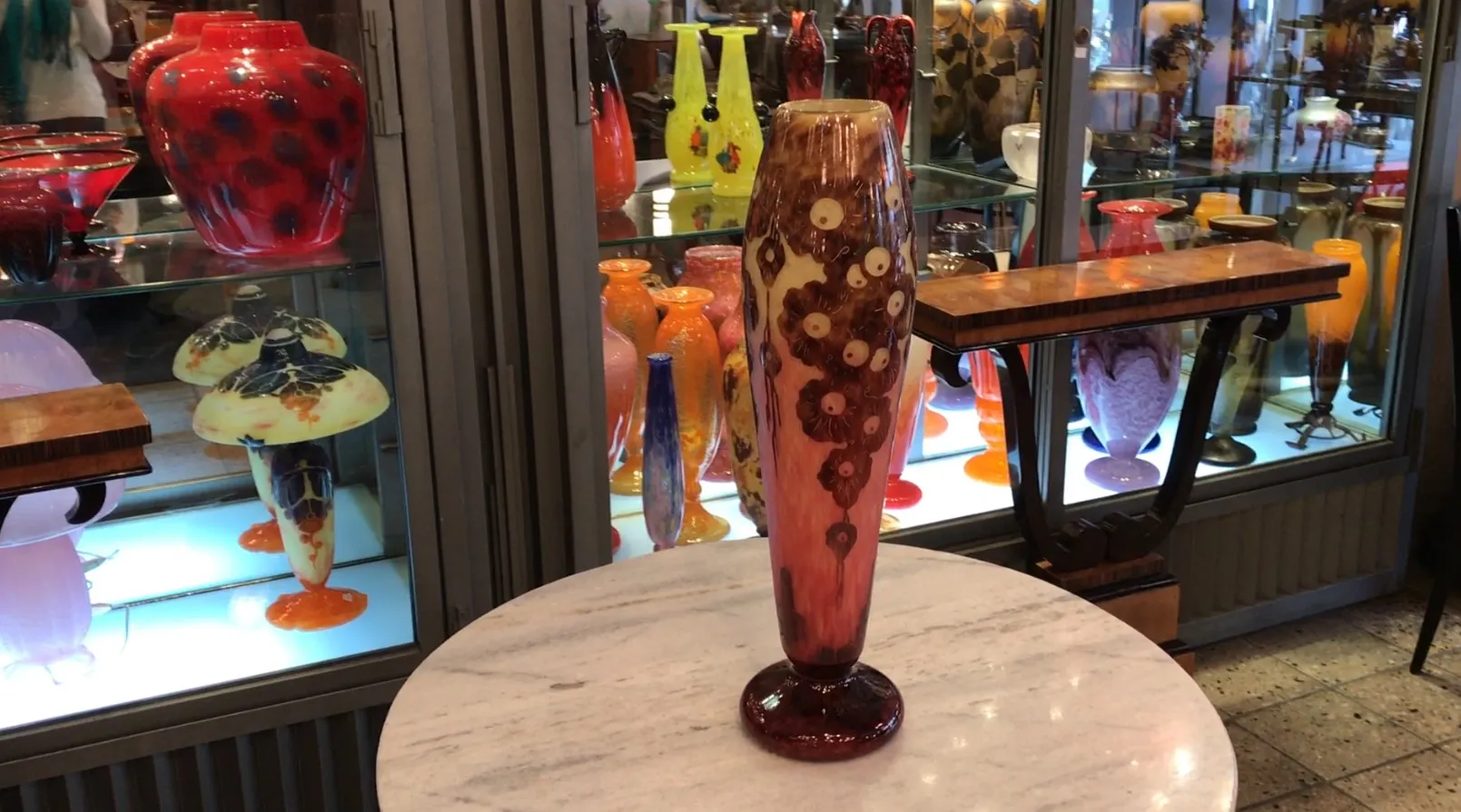 antiguidades vidro assinado le verre com decoração floral