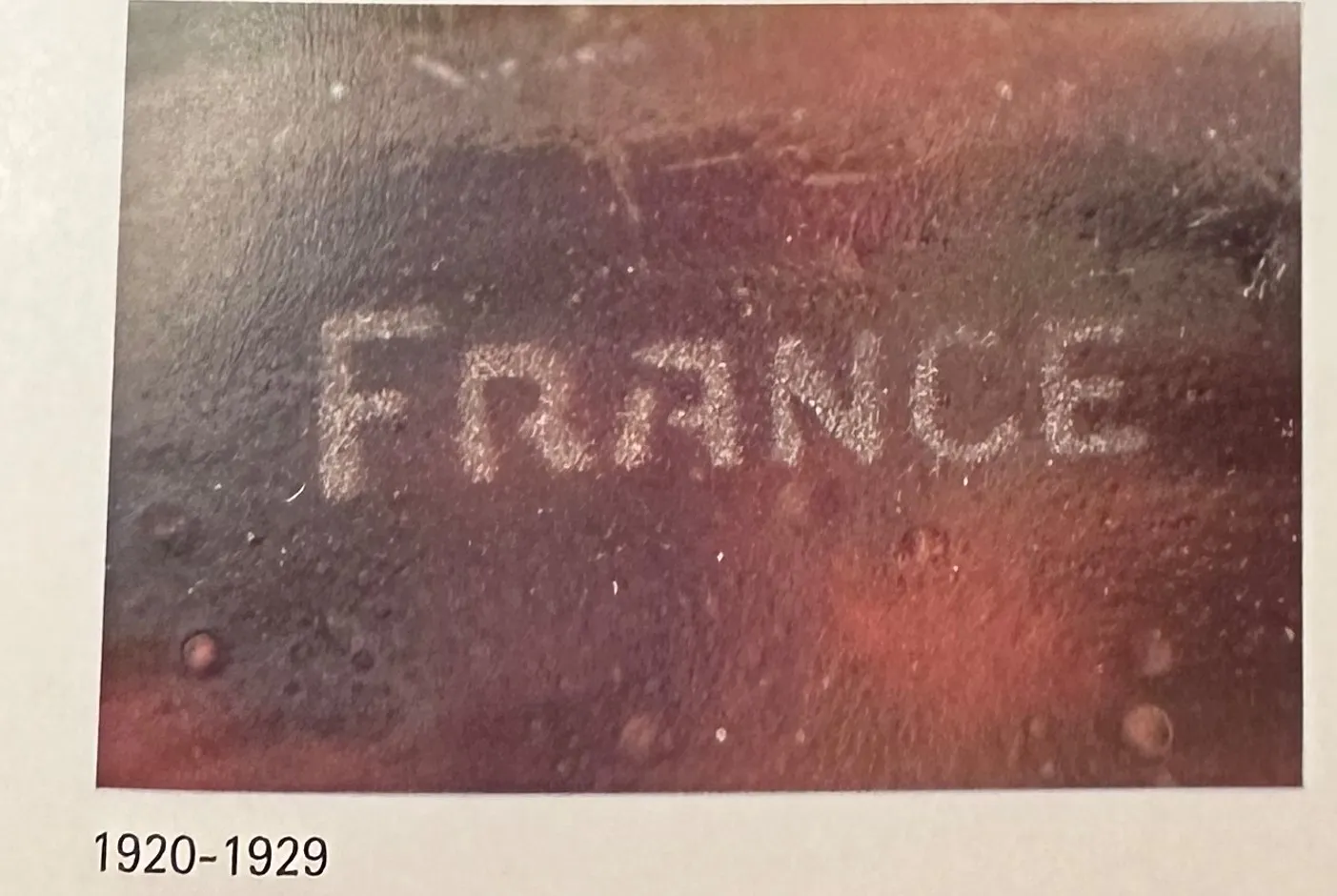 Vetro firmato Le Verre con iscrizione Francia visibile