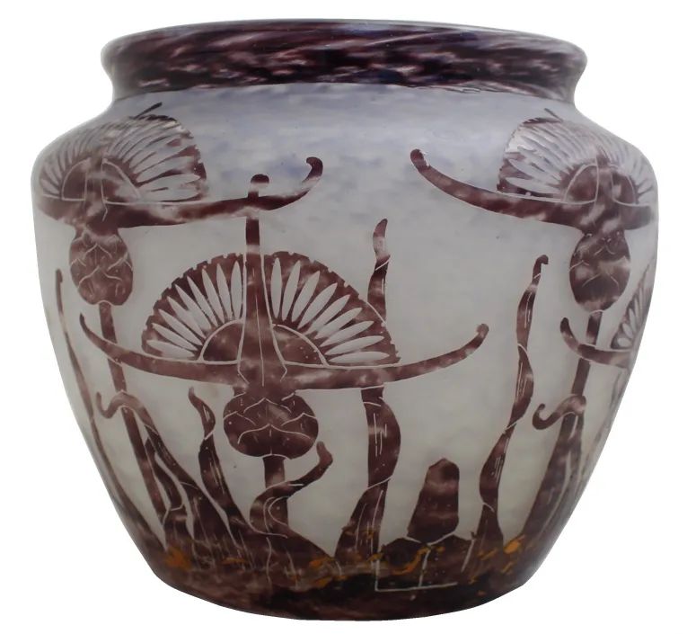 Vidro assinado Le Verre antigo com decoração floral e estilo elegante.