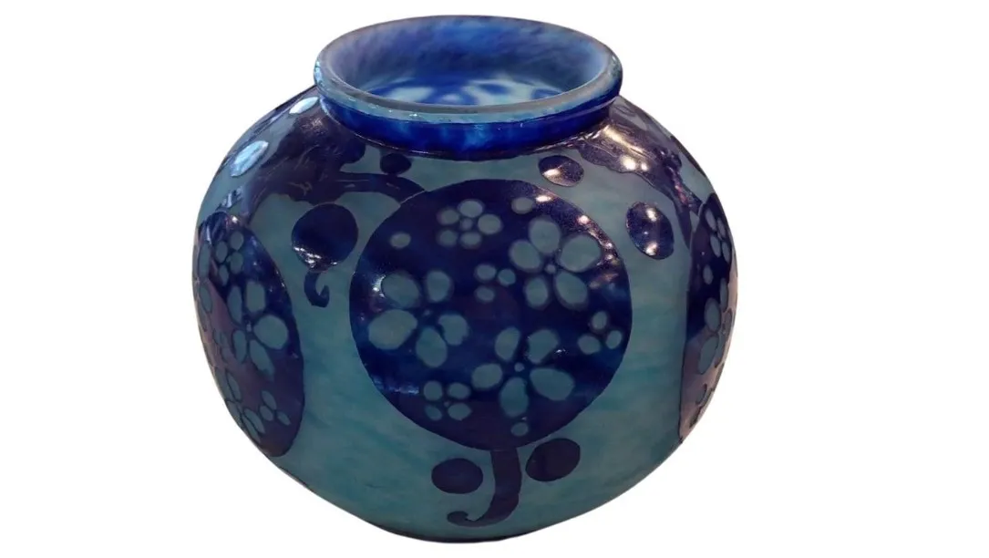 blue-round-vase-with-floral-relief-design