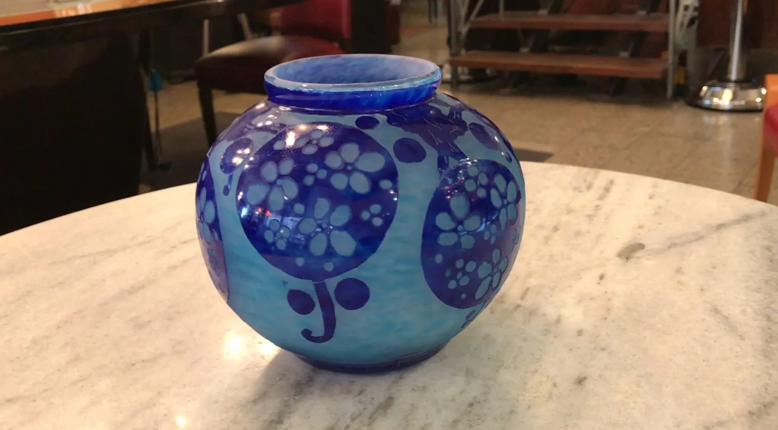 signiertes Glas Le Verre mit blauem Design, französisches Antik