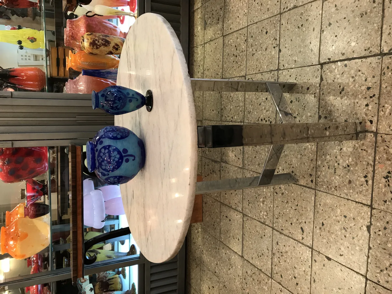 Antiguidades vidro assinado Le Verre, dois vasos azuis decorativos.