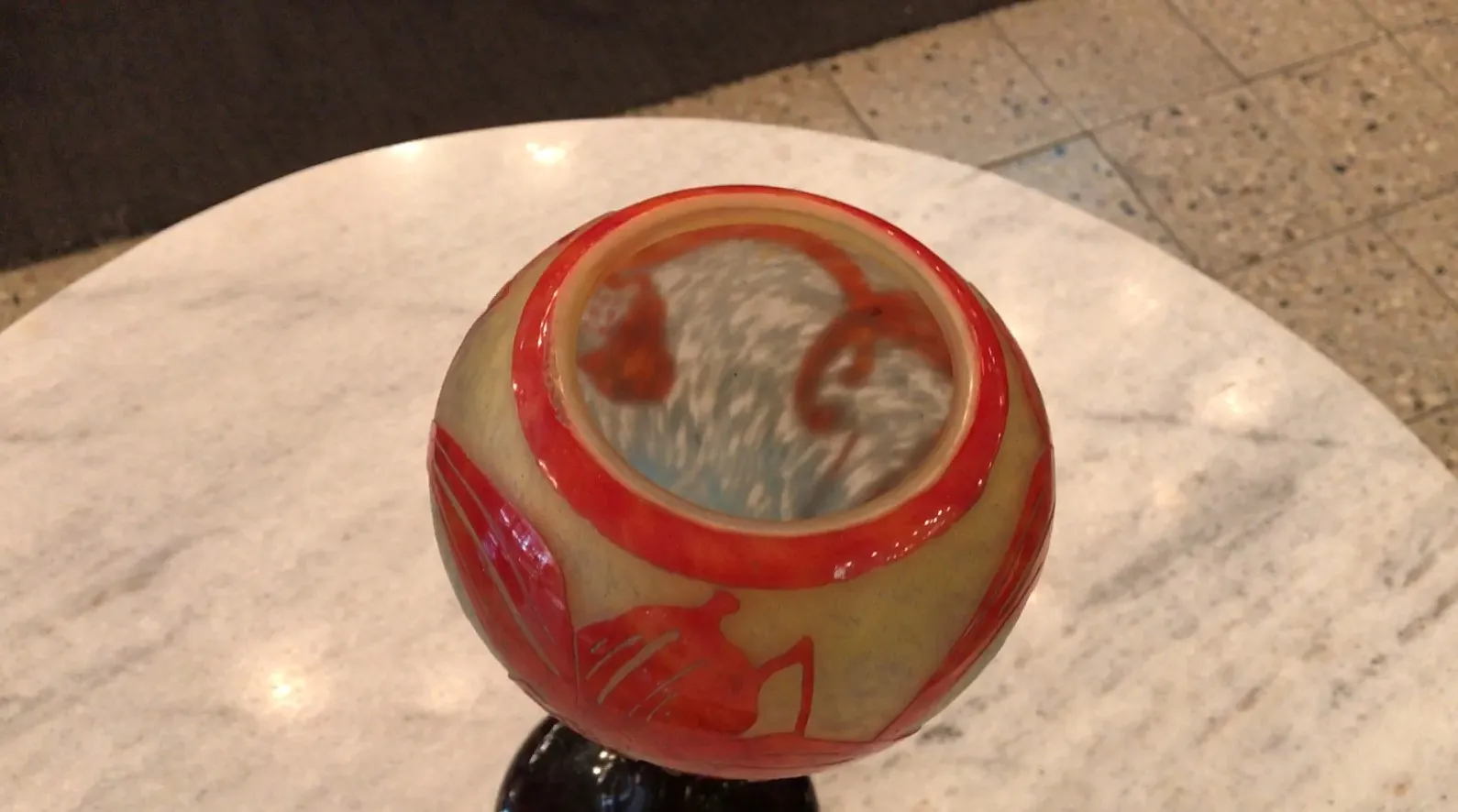 古代サイン入りグラス（Le Verre）にカラフルなデザイン