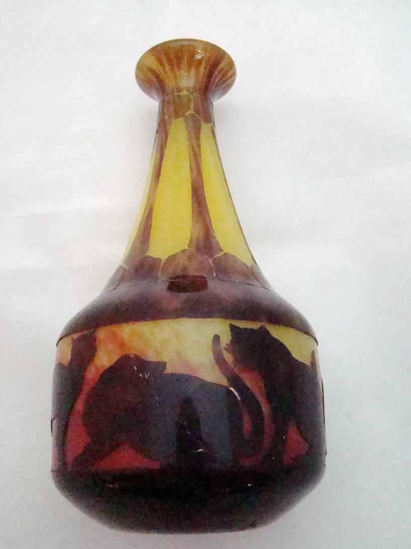 Antique glass featuring silhouettes of cats.