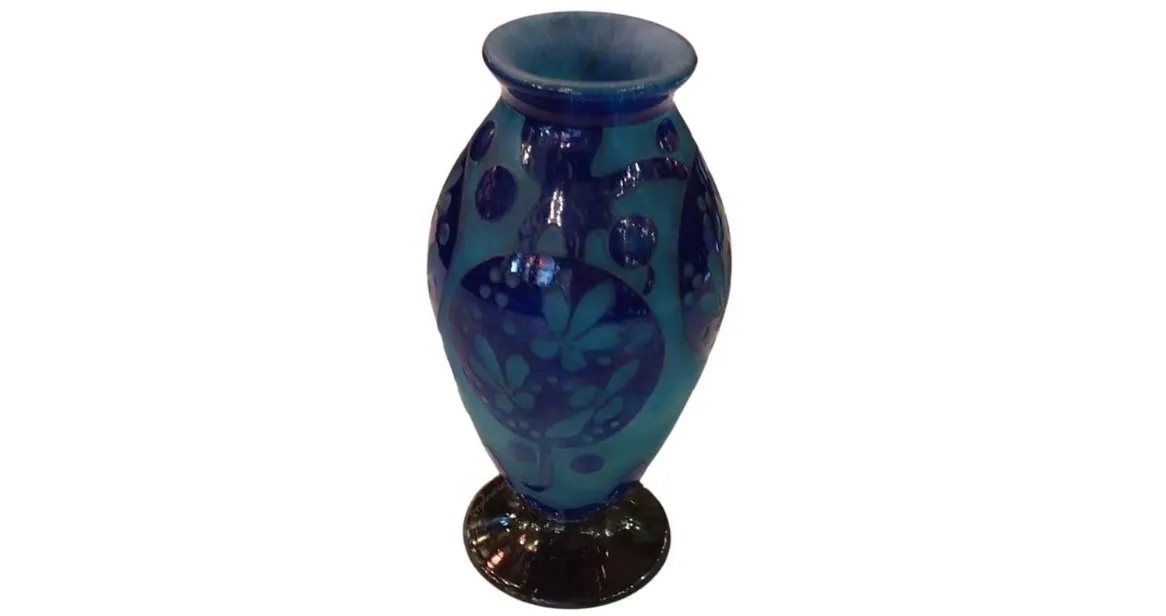 Antiguo vidrio firmado de Le Verre con diseño azul