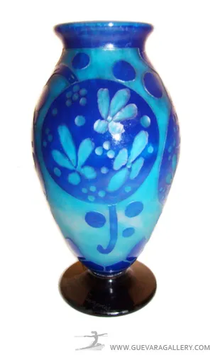 Blaues Vase mit floralem Design, signiert Le Verre.