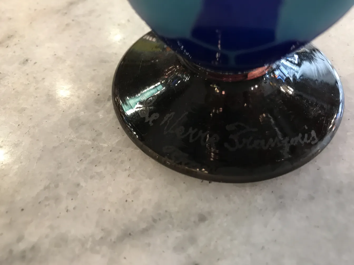 Vidrio firmado antiguo Le Verre con detalles en la base