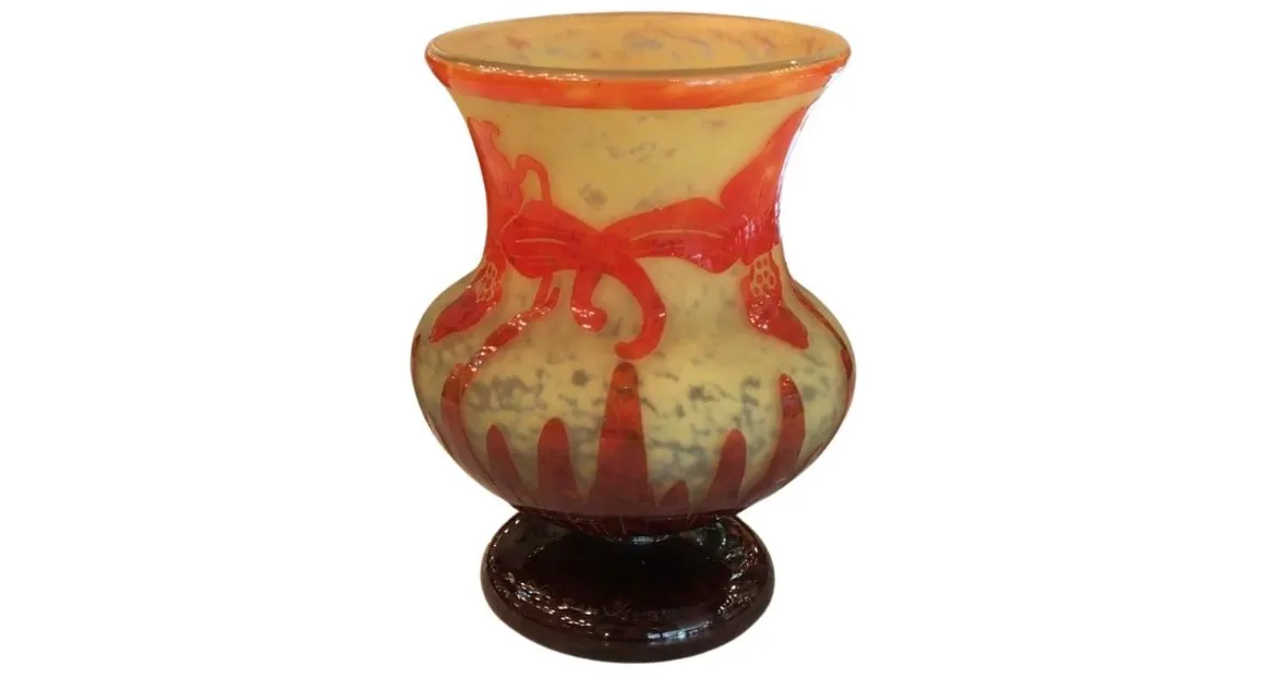 Signiertes Glas Le Verre in Gelb- und Rottönen, Antiquität.