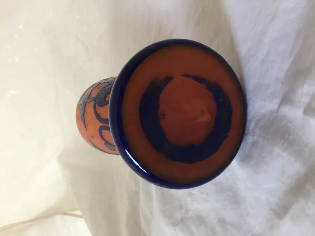 Vetro antico firmato Le Verre con design accattivante