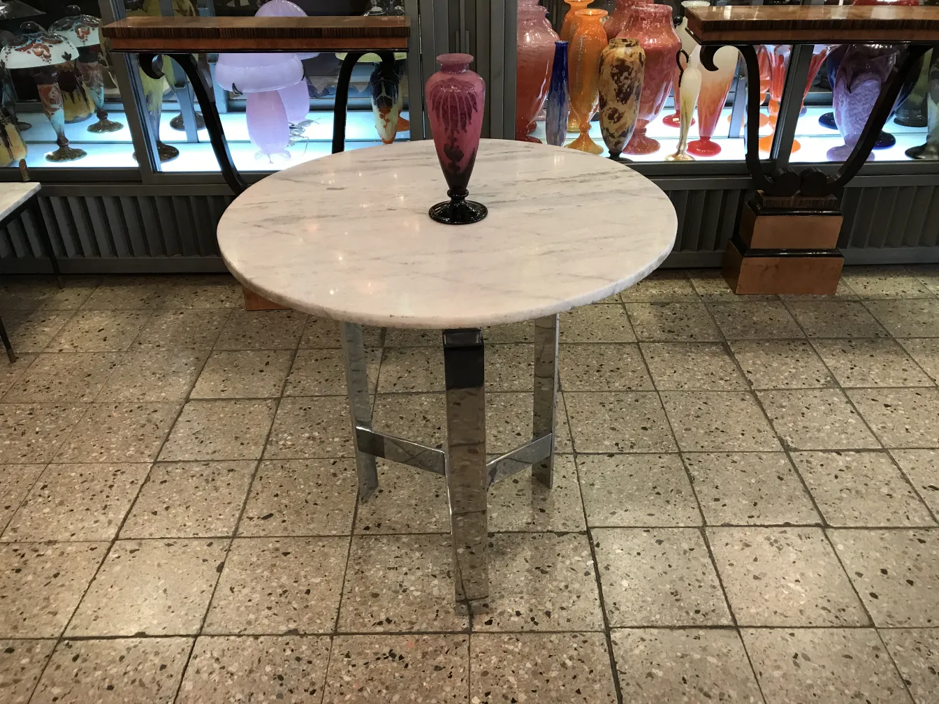 Vase antique signé Le Verre en nuances de rose et noir