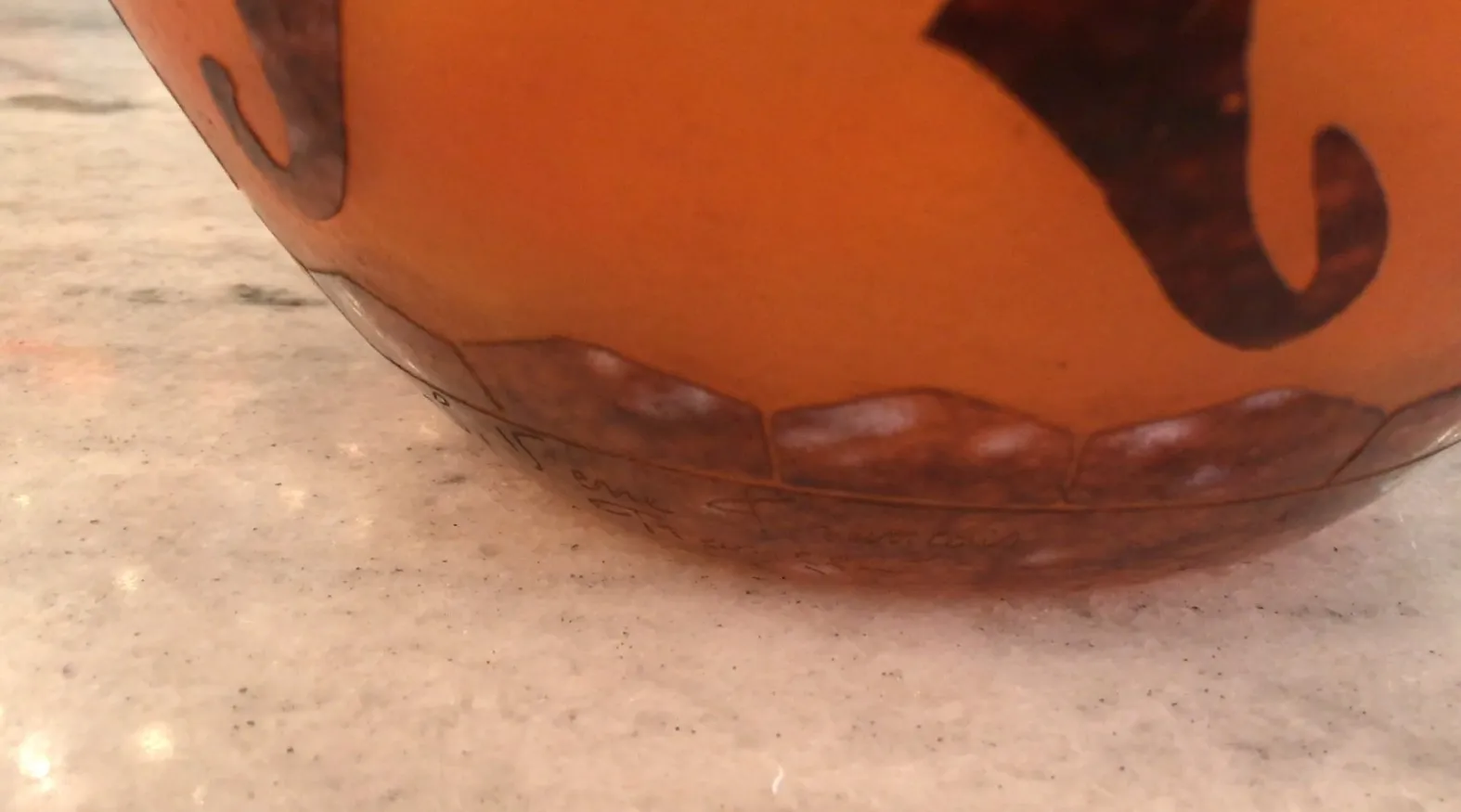 古董サイン入りグラス（Le Verre）葉の形をした特徴的な装飾付き