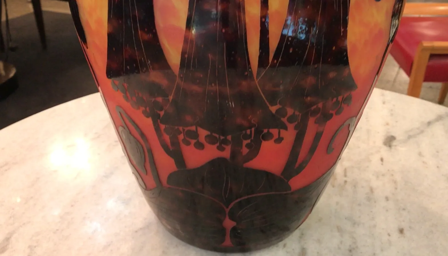 簽名玻璃 Le Verre，配有古色古香的彩色設計