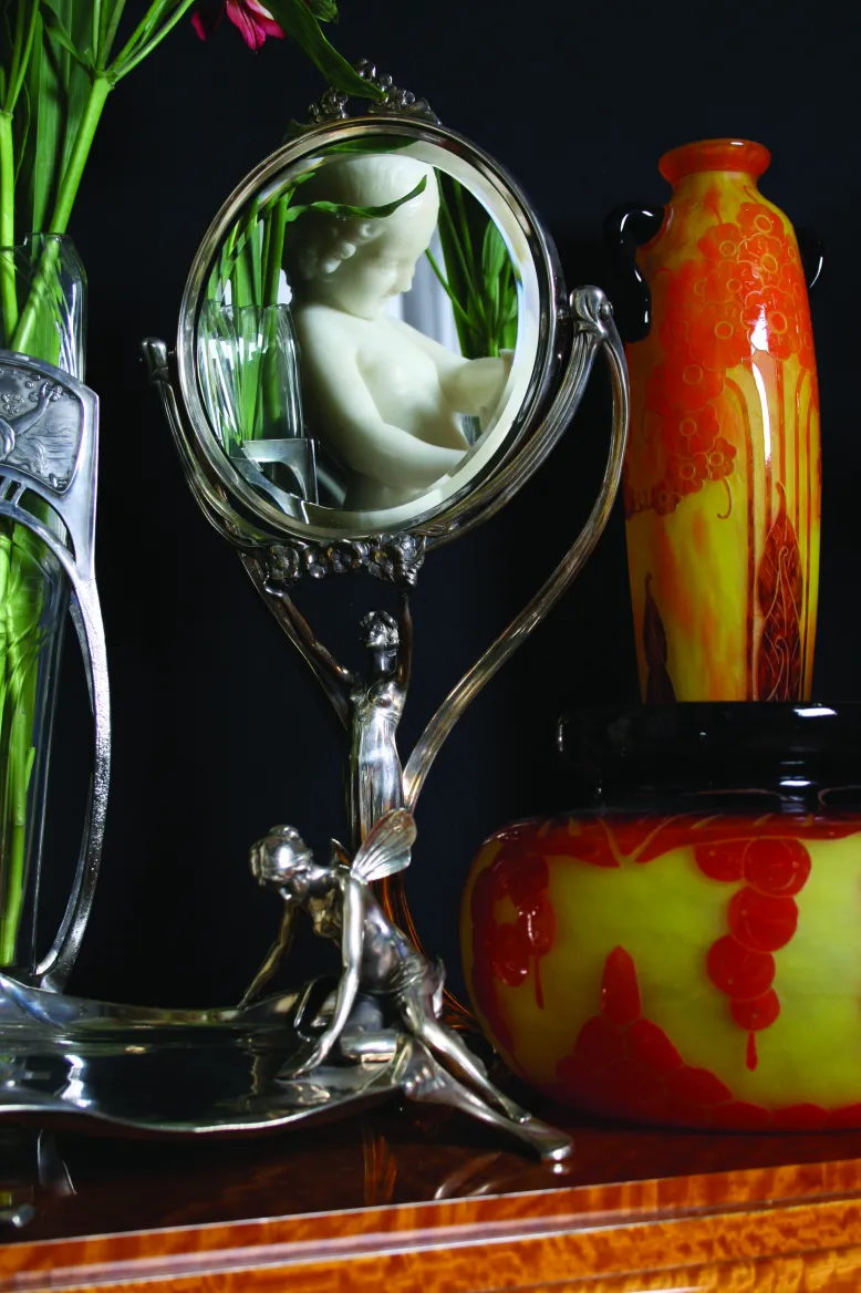 Vetro antico firmato Le Verre con design elegante