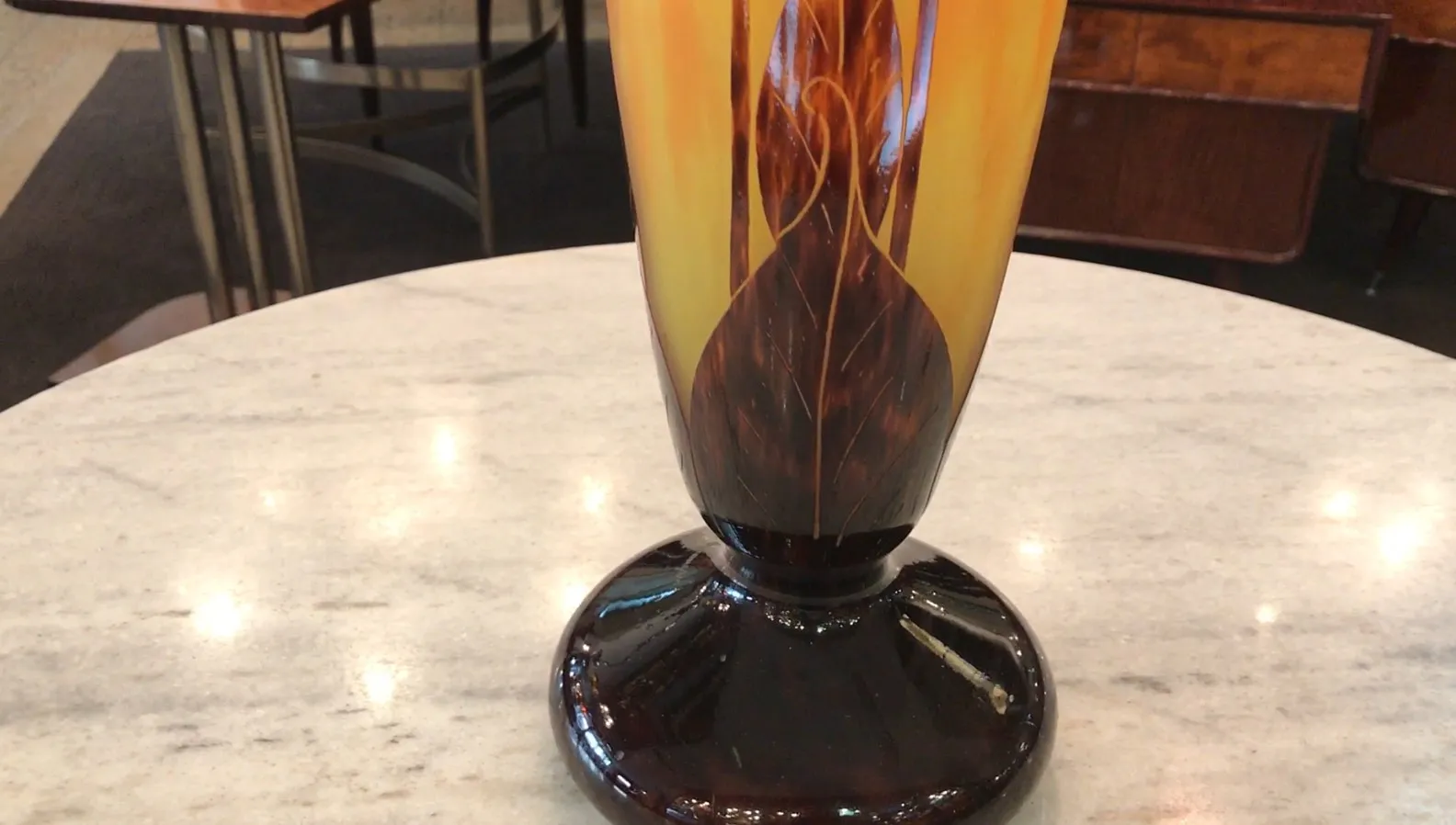 暖かい色合いのサイン入り古典的装飾ガラスLe Verre