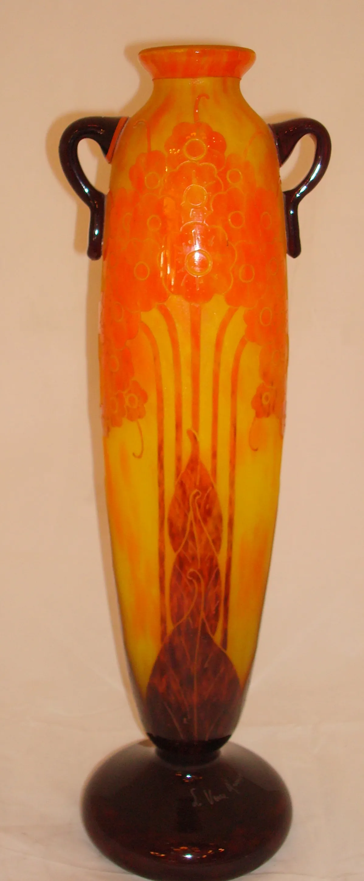 Vase ancien en verre signé Le Verre aux teintes chaudes