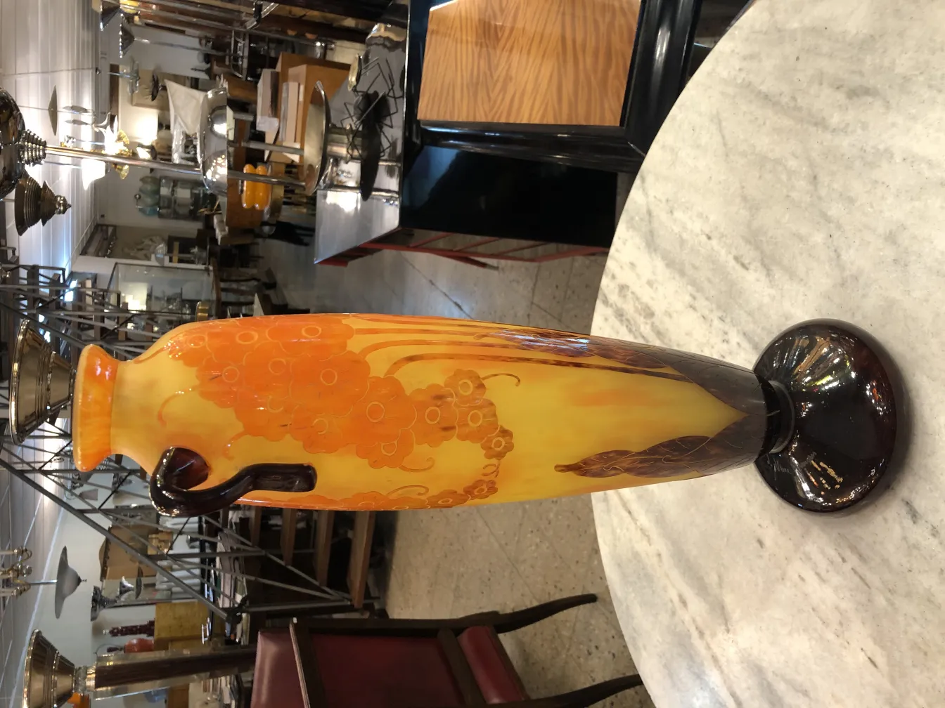 vase antico in vetro firmato le verre con design colorato