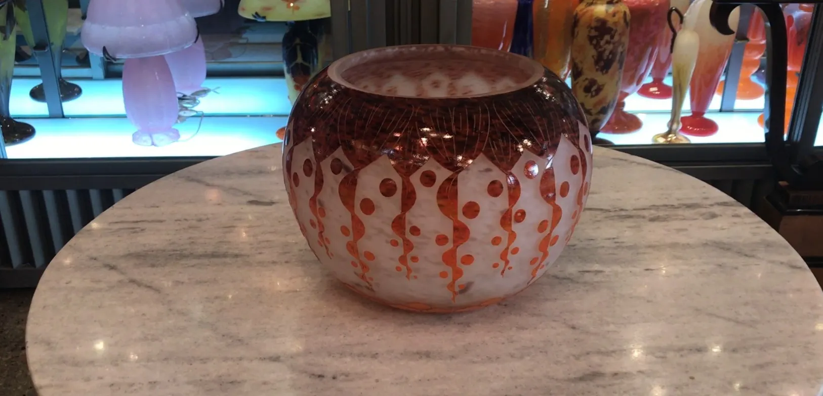 signiertes Glas Le Verre mit orangen Dekorationen, bemerkenswerte Antiquität