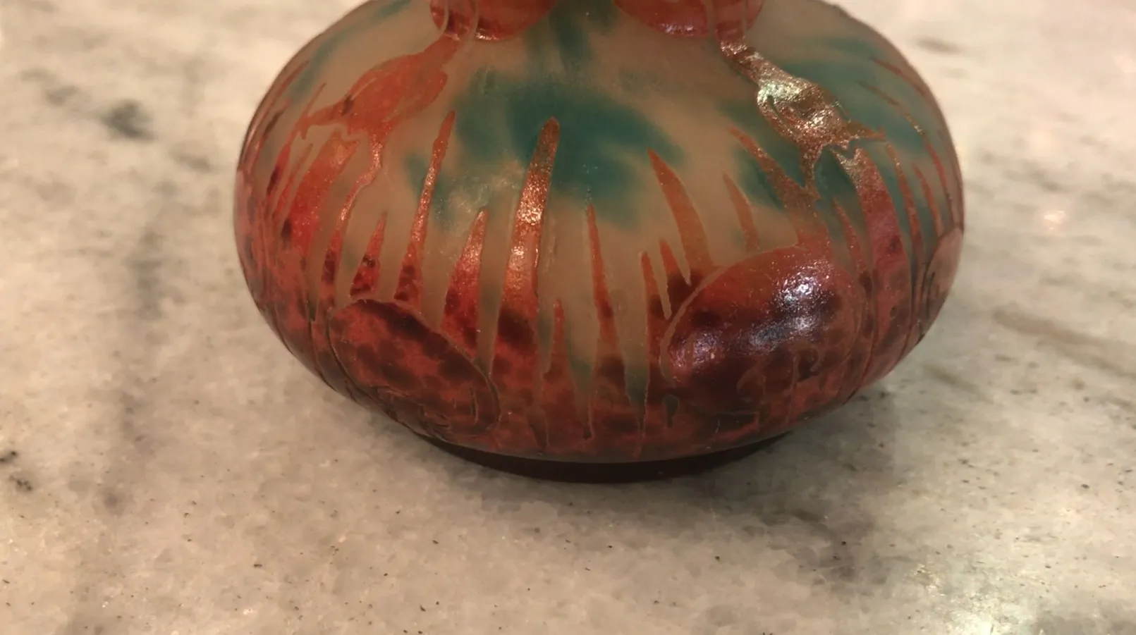 签名玻璃，红绿相间的图案，古董