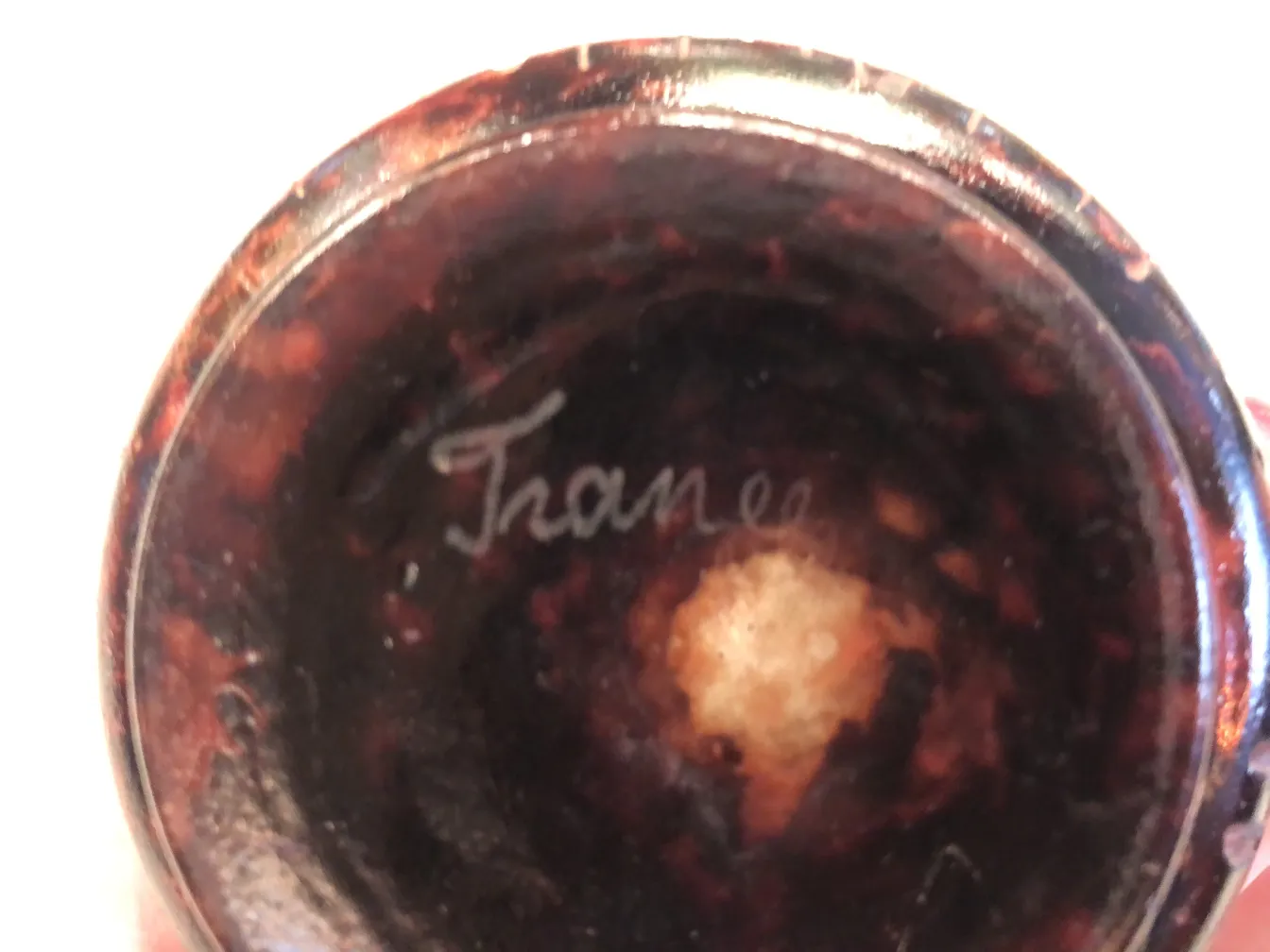 Verre signé Le Verre, entouré d'un cadre classique.