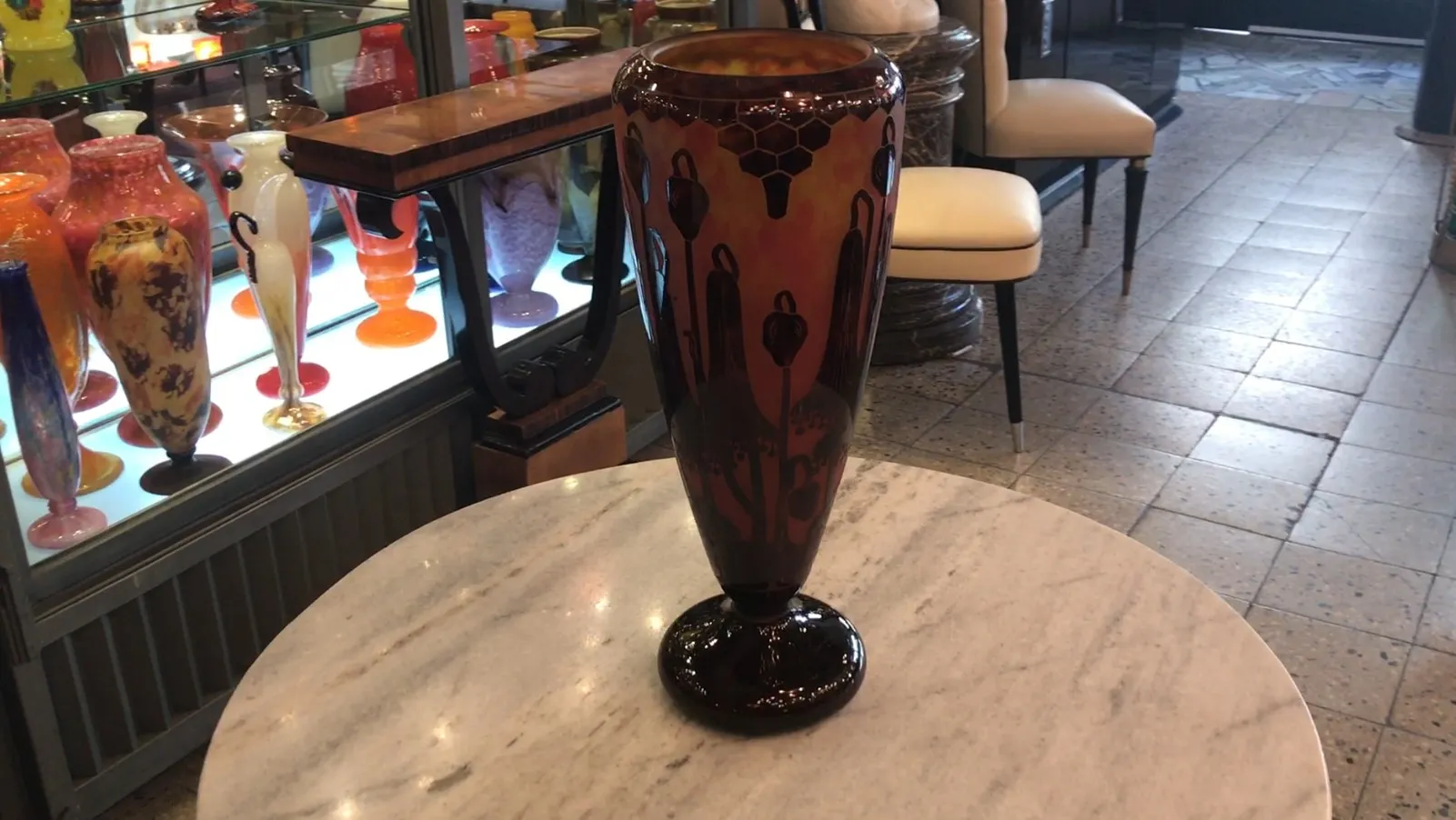 Vaso antico in vetro firmato Le Verre con dettagli decorativi