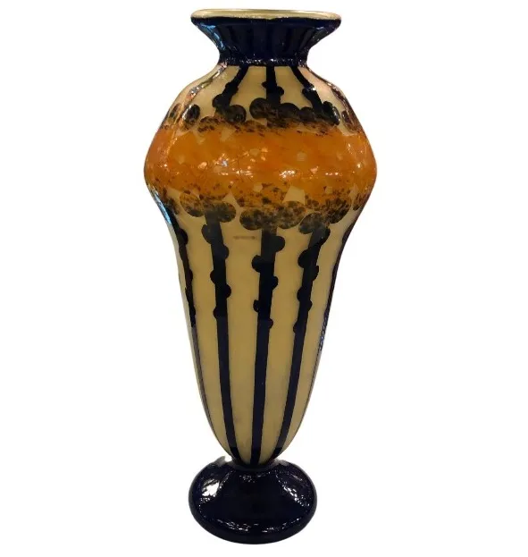 アンティークサイン入りグラス（Le Verre）に色とりどりの模様