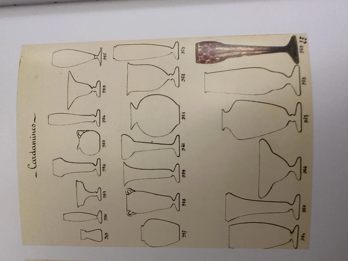 dibujo de varios tipos de vidrio firmado le verre en un fondo claro