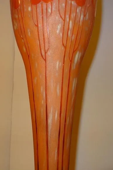 vaso antigo de vidro assinado com design laranja