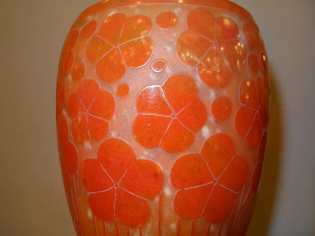 オレンジの花が特徴のサイン入りグラス（Le Verre）の詳細なビュー