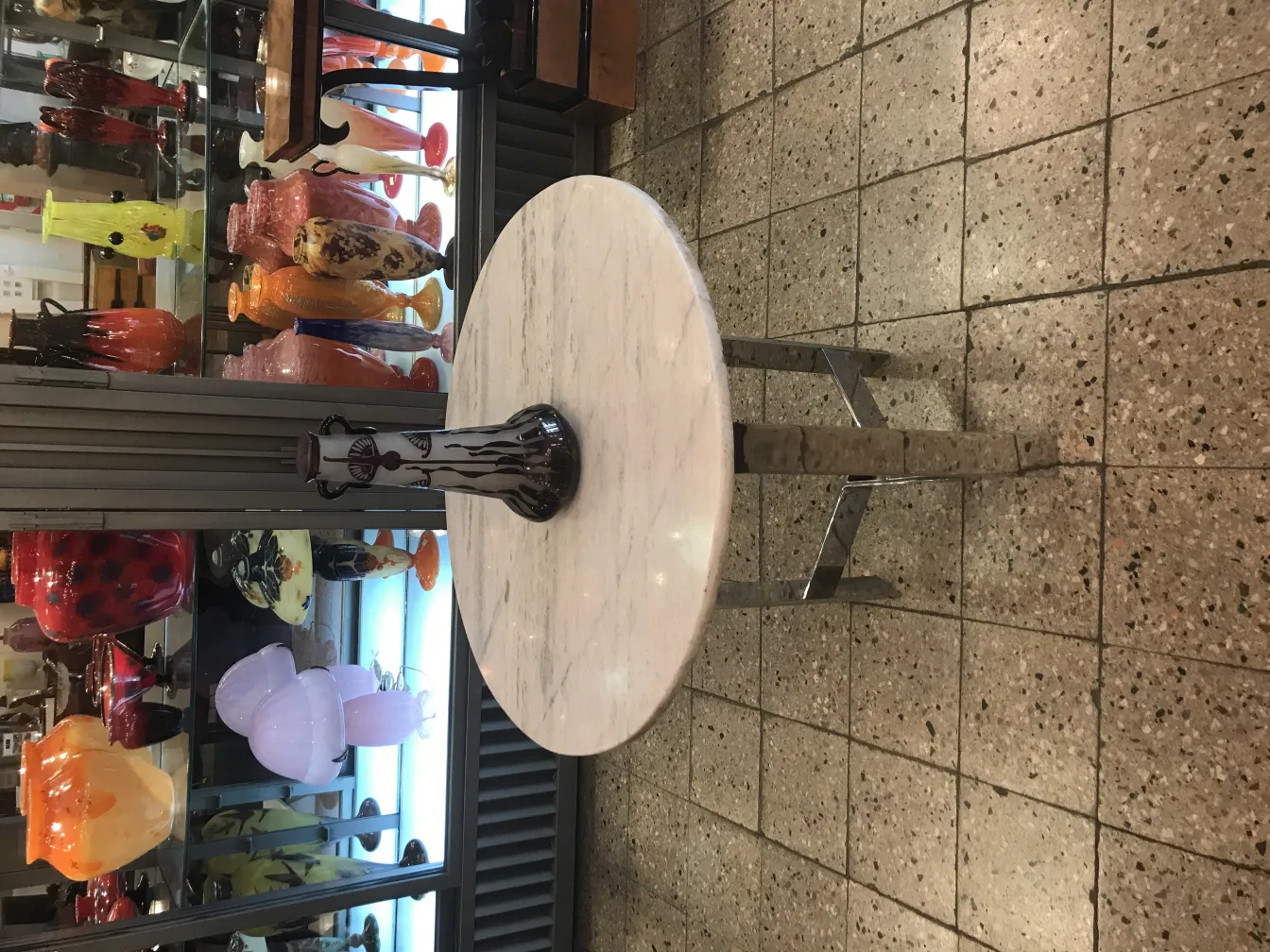 प्राचीन ग्लास पर हस्ताक्षरित le verre रंगीन सजावट