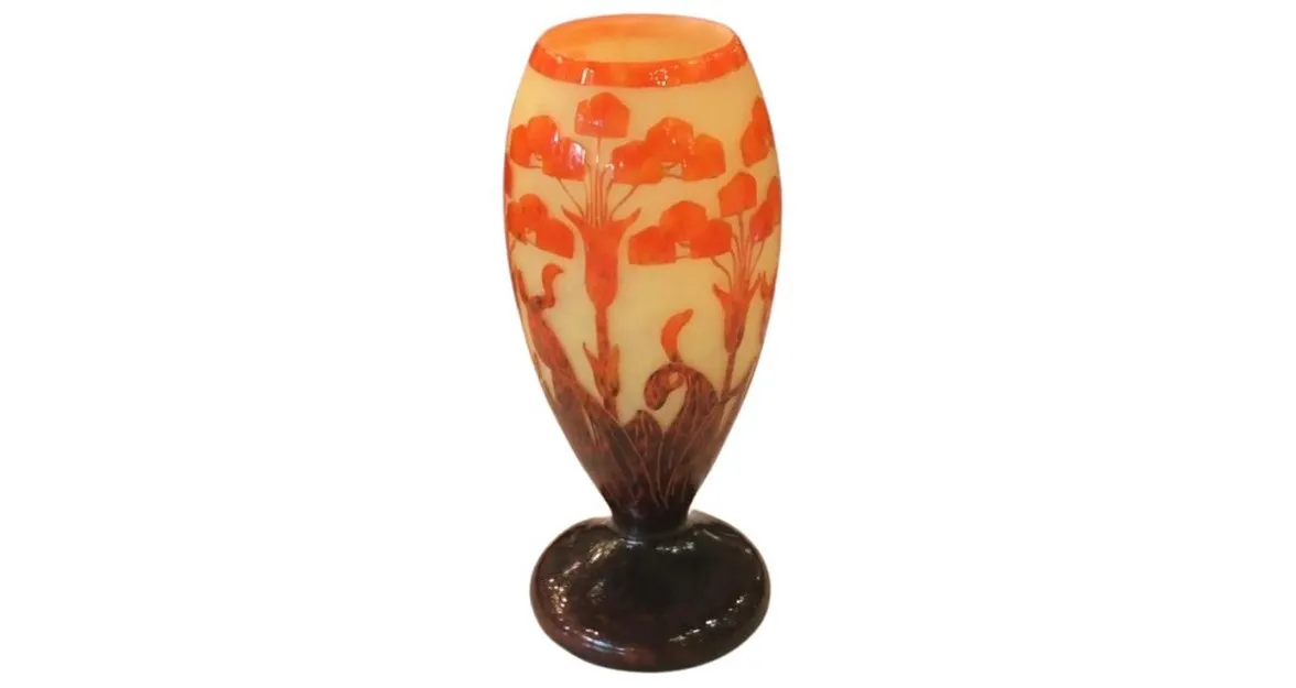 vase antigo assinado Le Verre com decoração floral colorida