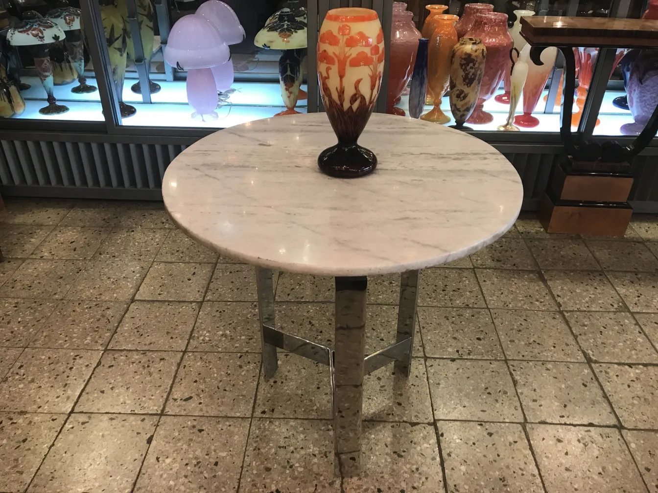 Antiquariato con finitura fine e design colorato, vasi decorativi