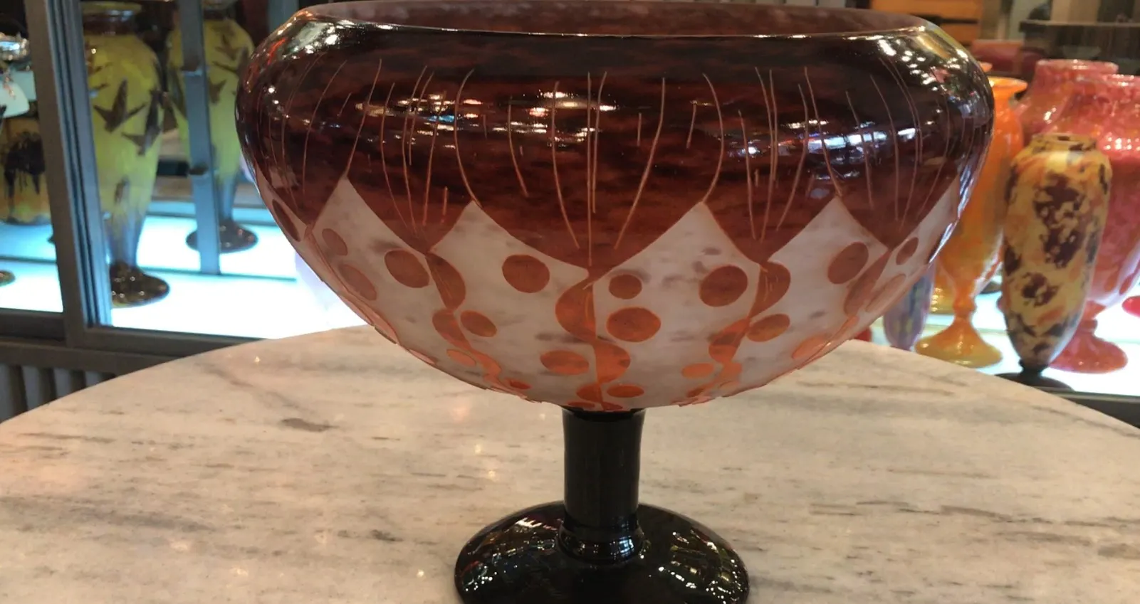 고전 서명된 유리잔(Le Verre) 다양한 색상의 디자인과 받침대