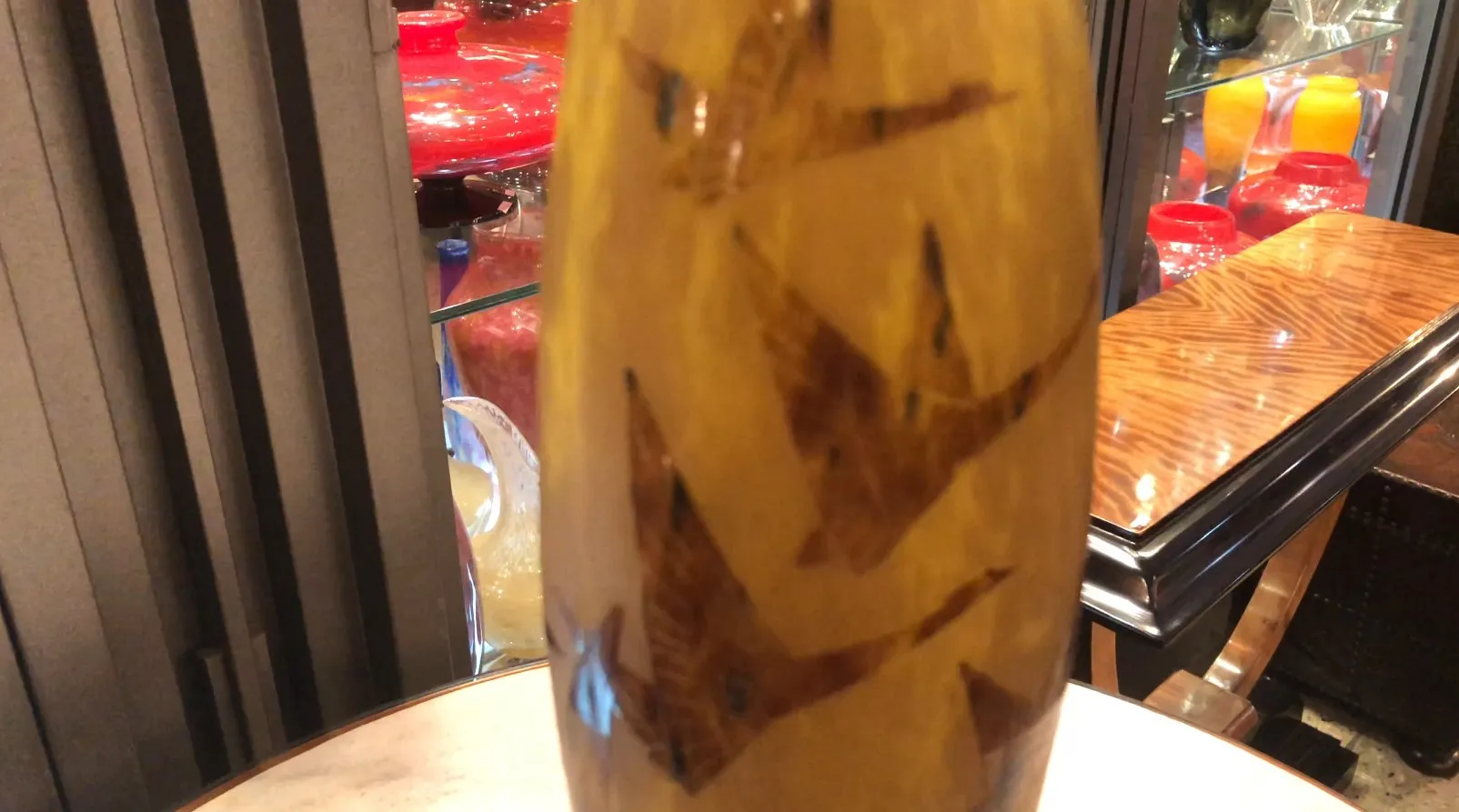 Vidro assinado Le Verre decorado com aves, antigüidade