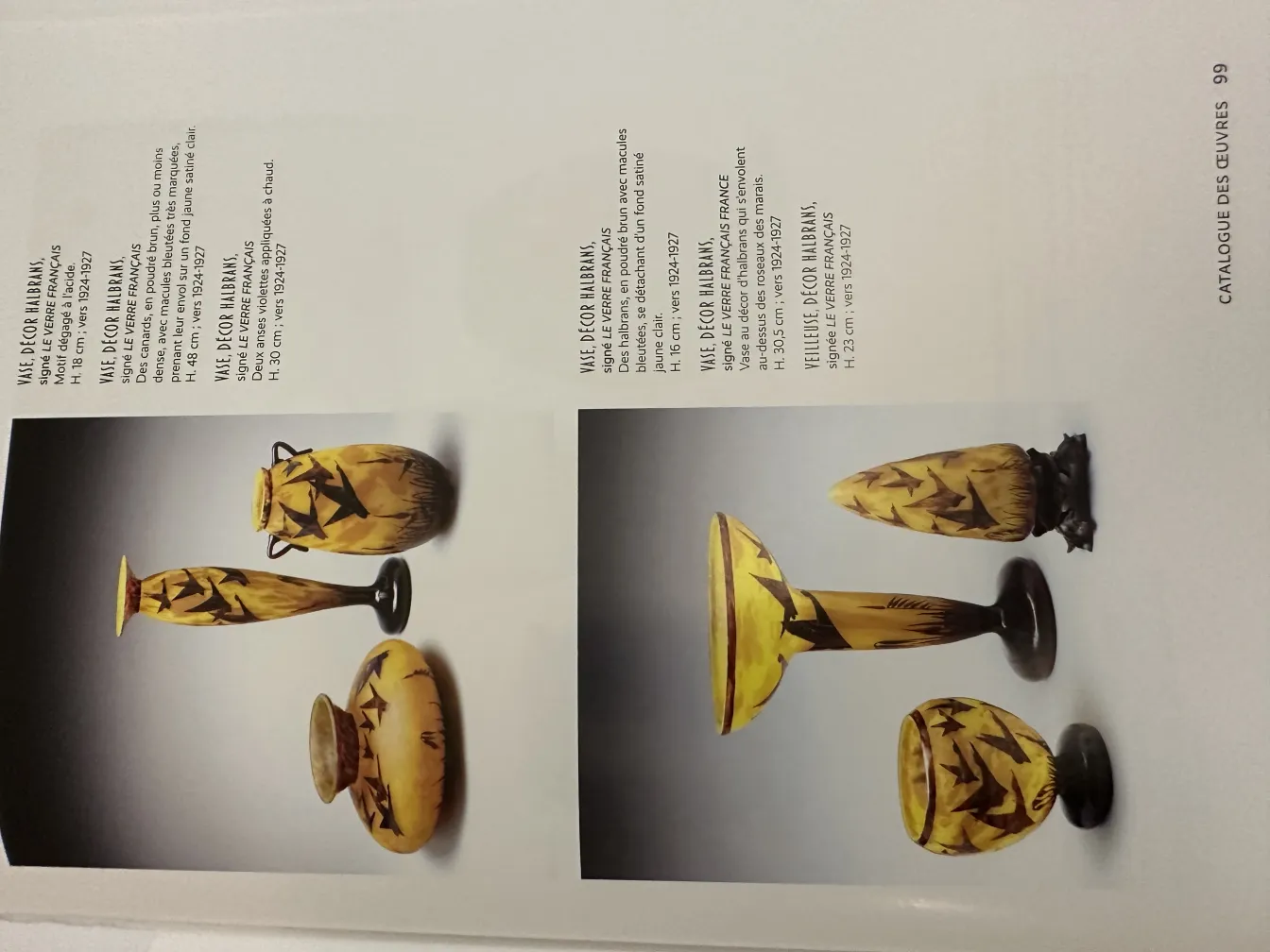 Ensemble de verre ancien signé Le Verre, comportant des détails décoratifs.