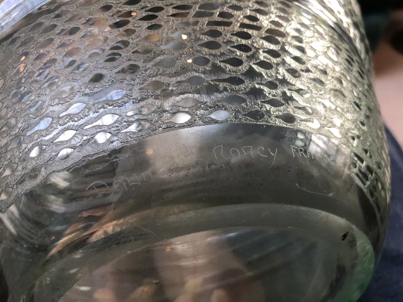 Vidrio antiguo firmado Daum Nancy con diseño único